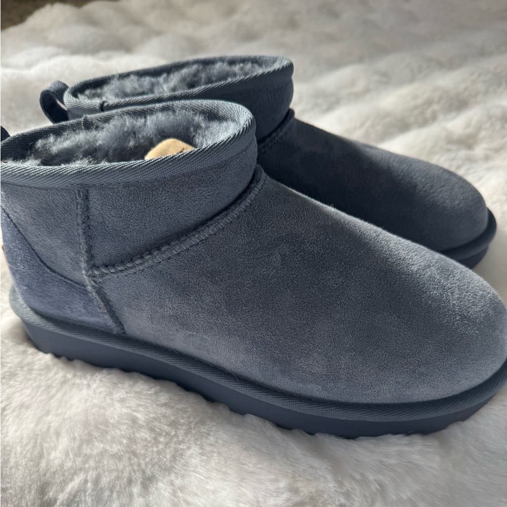 UGG NWOT Classic Ultra Mini sz 7 Desert Blue